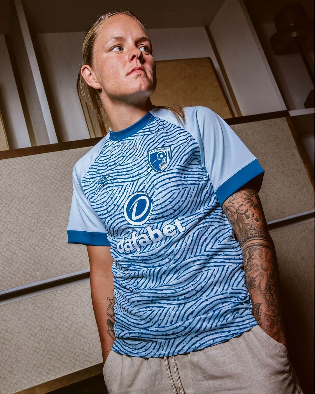 UMBROさんのインスタグラム写真 - (UMBROInstagram)「🌊🌊🌊  The @afcb 23/24 Away jersey is here. Available now via umbro.co.uk  #umbro #afcb #thisisourgame」7月19日 17時00分 - umbro