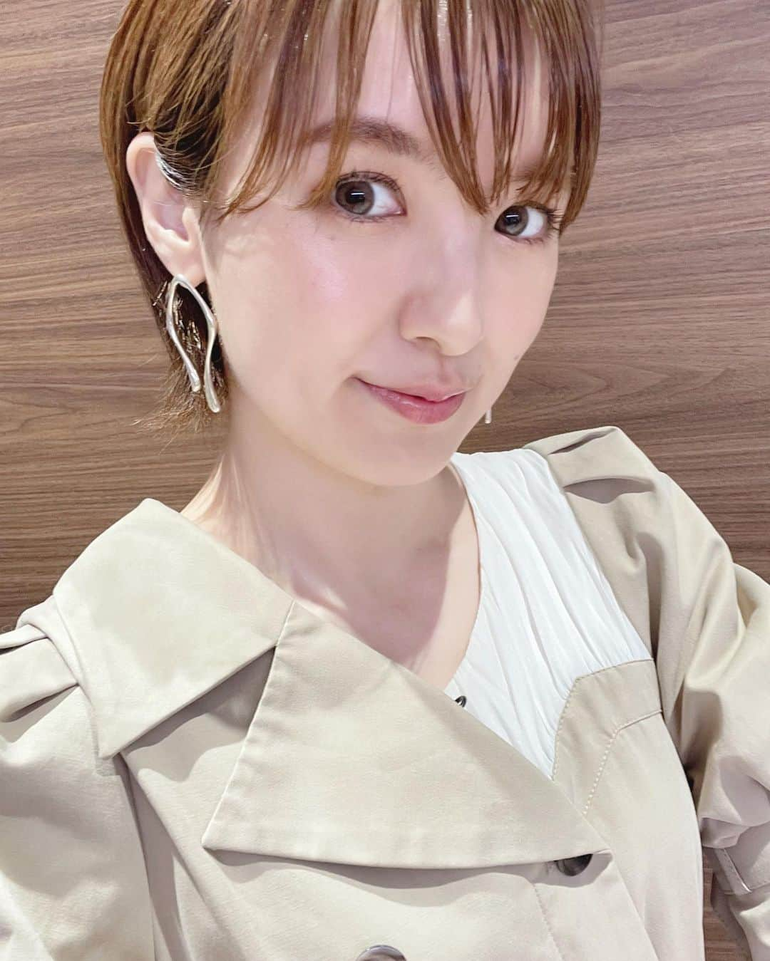 南明奈さんのインスタグラム写真 - (南明奈Instagram)「最近の衣装✨  写真1・2枚目 ワンピース、シャツ @resyuryu_official イヤーカフ @kumpel_by_p  写真3・4枚目 トップス @amerivintage パンツ @lois_crayon_official サンダル @dianashoespress ピアス、リング @faveur.jewelry  写真5・6枚目 セットアップ @creolme_official @rosebud_official_ サンダル @dianashoespress ピアス @masaejewelry  写真7・8枚目 ワンピース @hdxuly ピアス @do_la.official 靴 @randa_pic  写真9・10枚目 @トップス、ワンピース @anogh_official ピアス @ari._j 靴　 @randa_pic」7月19日 17時02分 - akinaminami