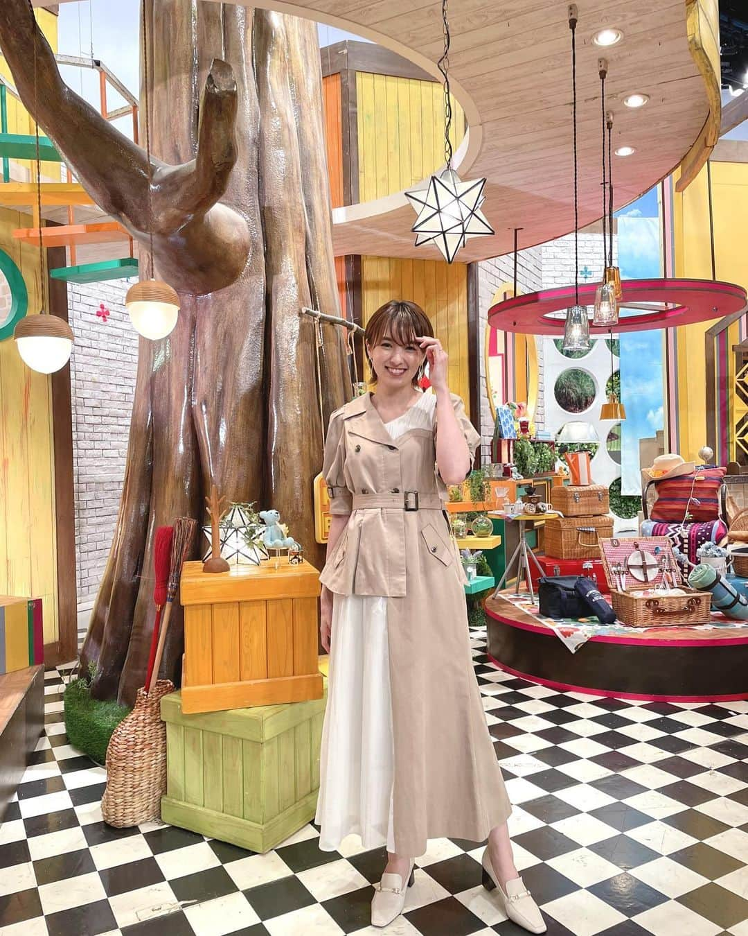 南明奈さんのインスタグラム写真 - (南明奈Instagram)「最近の衣装✨  写真1・2枚目 ワンピース、シャツ @resyuryu_official イヤーカフ @kumpel_by_p  写真3・4枚目 トップス @amerivintage パンツ @lois_crayon_official サンダル @dianashoespress ピアス、リング @faveur.jewelry  写真5・6枚目 セットアップ @creolme_official @rosebud_official_ サンダル @dianashoespress ピアス @masaejewelry  写真7・8枚目 ワンピース @hdxuly ピアス @do_la.official 靴 @randa_pic  写真9・10枚目 @トップス、ワンピース @anogh_official ピアス @ari._j 靴　 @randa_pic」7月19日 17時02分 - akinaminami