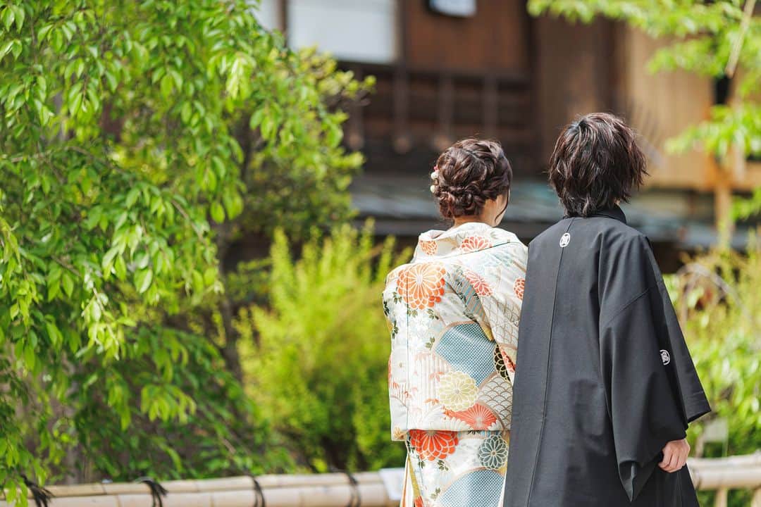【公式】小さな結婚式さんのインスタグラム写真 - (【公式】小さな結婚式Instagram)「. @petit.wedding をフォローしてね♩ #小さな結婚式 をつけてのお写真投稿も大歓迎です♡ こちらの公式IGでリグラムさせていただきます＊ . おふたりが永遠の愛を誓った証である 結婚指輪もお写真に！  大切なアイテムだからこそしっかりとお写真に残して♡ この写真を見返すたびに 結婚式の日のことを思い出せそうですね！ . >>#小さな結婚式京都店 . ——————— #petitwedding #ラヴィファクトリー #前撮り #結婚式 #プレ花嫁 #卒花 #家族婚 #少人数結婚式 #ウェディング #wedding #bridal #weddingdress #花嫁 #挙式 #結婚式準備 #式場探し #日本中のプレ花嫁さまと繋がりたい #結婚式の思い出に浸る会 #結婚準備 #京都花嫁 #ウェディングフォト #花嫁コーディネート #結婚指輪 #婚約指輪 #和装 #色打掛 #和装花嫁 #和婚」7月19日 17時05分 - petit.wedding