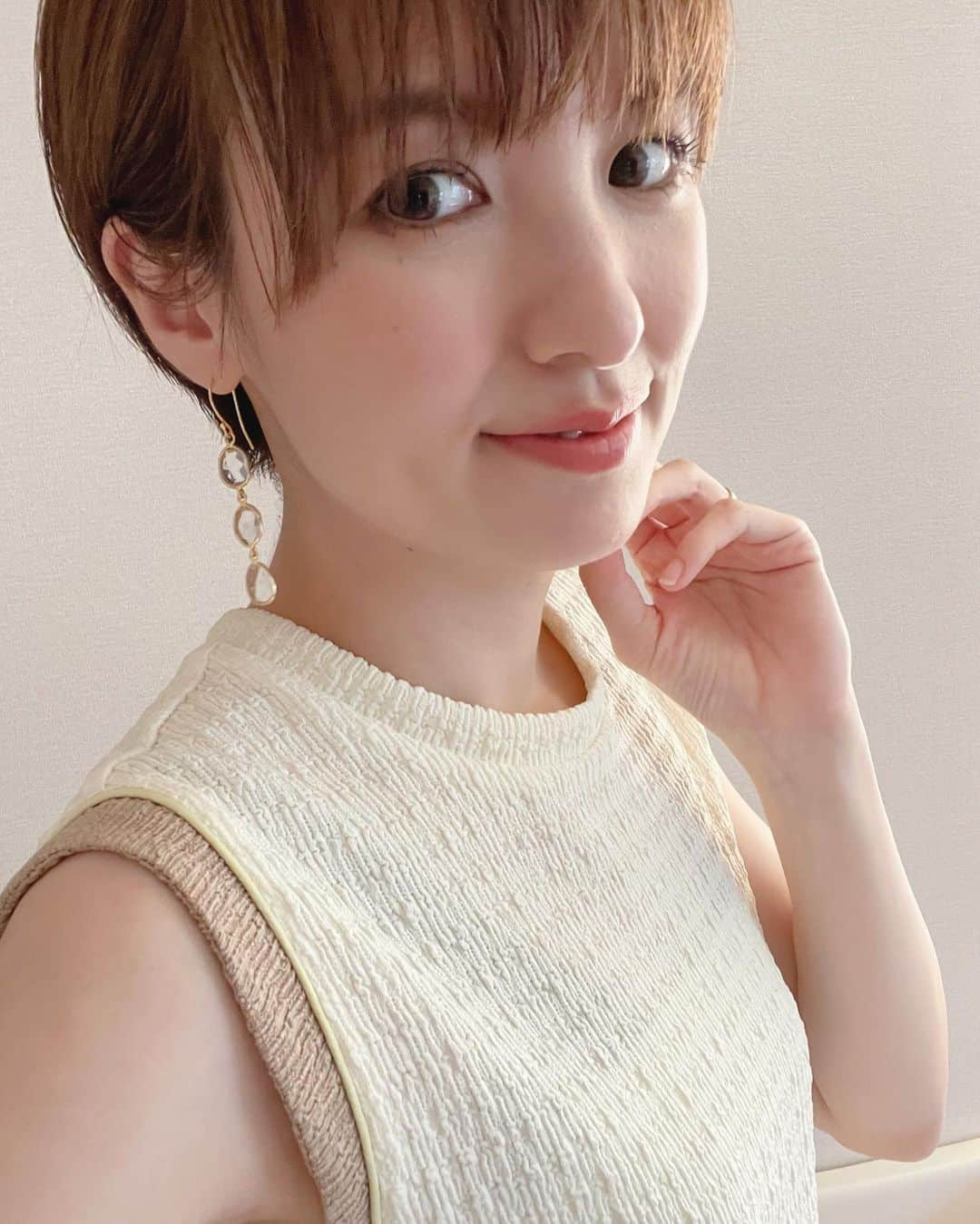 南明奈さんのインスタグラム写真 - (南明奈Instagram)「写真1・2枚目 トップス、ワンピース @ekcookies_japan イヤーカフ @mex_handmade サンダル @randa_pic  写真3・4枚目 セットアップ @anogh_official ピアス @miina.gems サンダル @randa_pic」7月19日 17時07分 - akinaminami