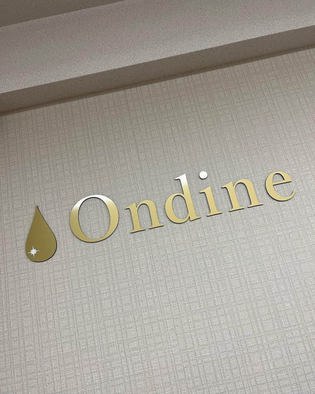 DJ NANAさんのインスタグラム写真 - (DJ NANAInstagram)「今日は金山駅すぐの @ondine_platinum で #脂肪冷却痩身 受けてきたよ！  今回はお腹に当ててきたんだけど 30分座ってるだけでおわるし ひんやりするけど痛みは全くないのに サイズダウンできるとか最高すぎる♡  脂肪を冷やして固めて体外に排出するのに 約1ヶ月位かかるらしいから また1ヶ月後に経過報告しようと思います🙋‍♀️  PR @ondine_platinum #金山エステ #名古屋エステ #名古屋花嫁 #ブライダルエステ名古屋 #金山痩身エステ #ダイエット #エステサロンオンディーヌ #名古屋痩身エステ」7月19日 17時20分 - dj_nana092