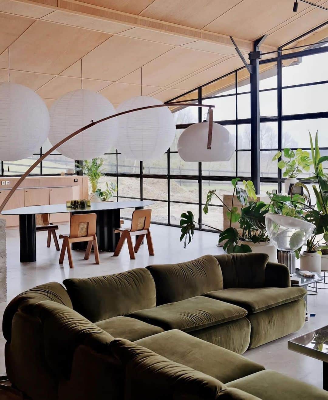 My Interiorのインスタグラム：「The country side home at its finest by @anothercountrylife」