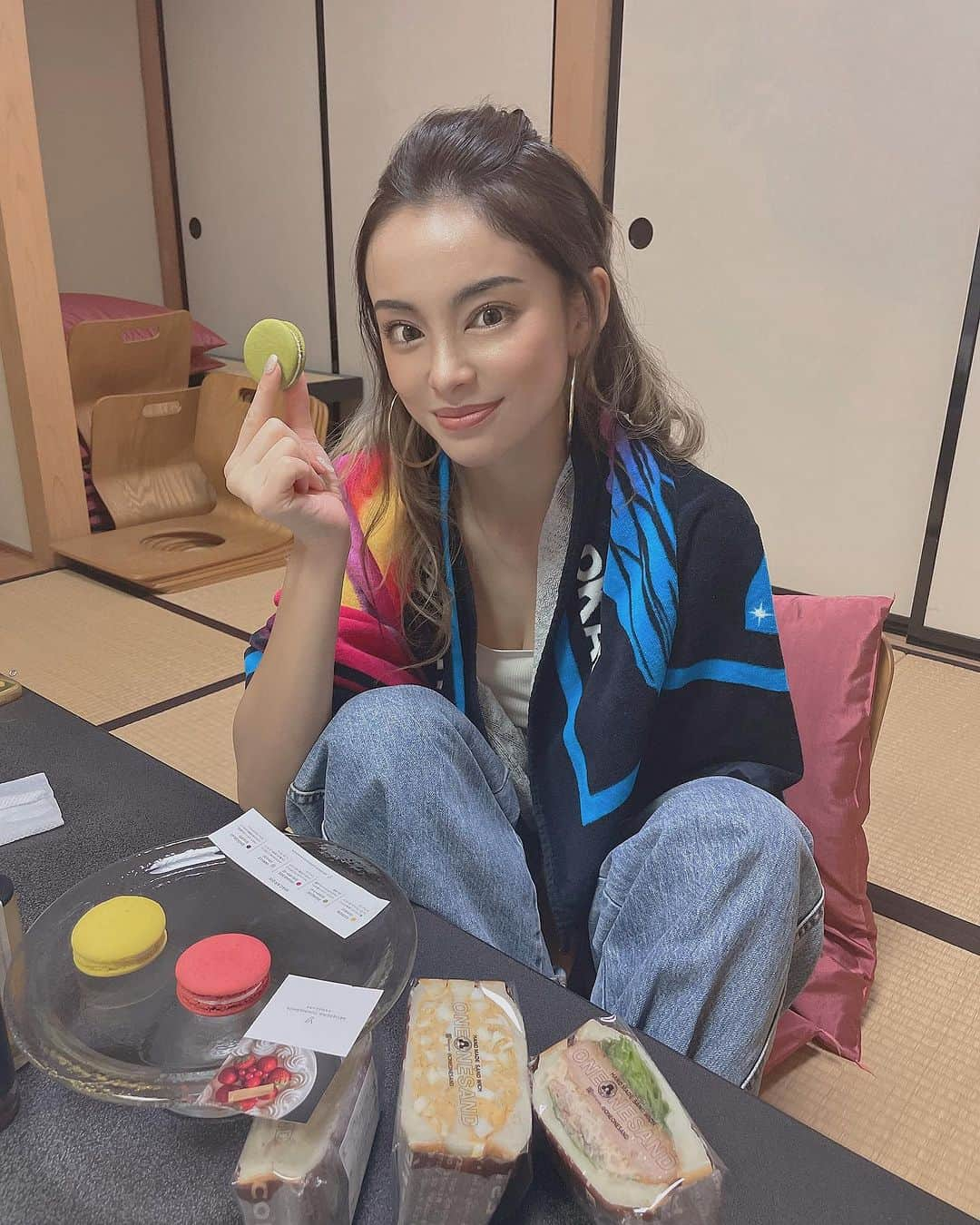 SHO-NOのインスタグラム：「果物苦手だから、果物味以外のマカロンすき ⁡ #マカロン #마카롱 #macaron」