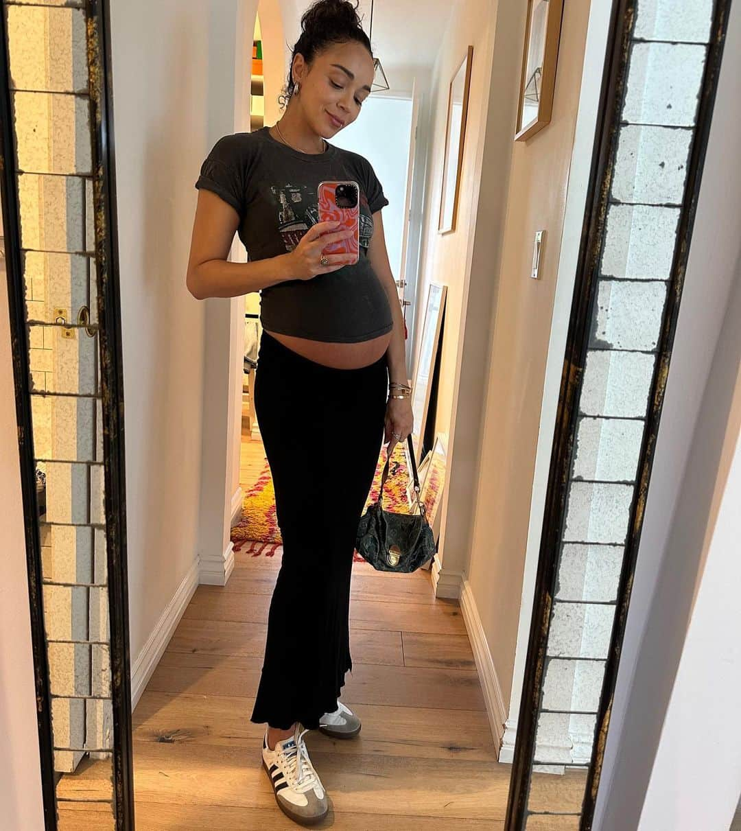 アシュリー・マデクウェさんのインスタグラム写真 - (アシュリー・マデクウェInstagram)「I caved and bought a maternity romper but the Amazon tanks & stretchy dresses are still my maternity MVPs… And can we talk about nesting??! I knew I’d want to nest but I had no idea I’d have the insane urge to repaint the ENTIRE interior of my house without professional help 🤪 I don’t know how or why my husband agreed to it but it might be the most romantic thing he’s done. The paper is up and we’re finally done now.  #pregnancy」7月20日 2時45分 - ashleymadekwe