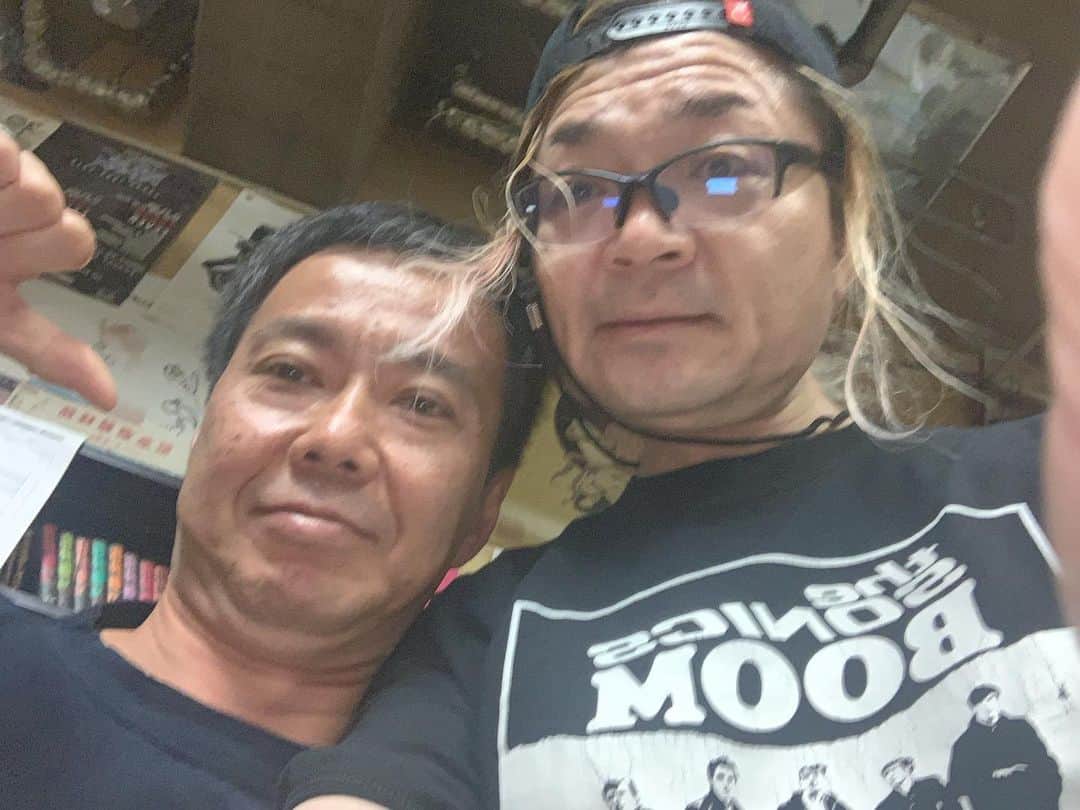 のインスタグラム：「先日久々Velludeのドラムしょうちゃんと！つっか20代後半〜30代前半、、、毎週末クラブ行って踊って超遊んでたマブダチ。 あと彼が働く45rpm studioで よくバイトさせてもらってた思い出。 今はヒップホップ聴いてるそうです、、、」