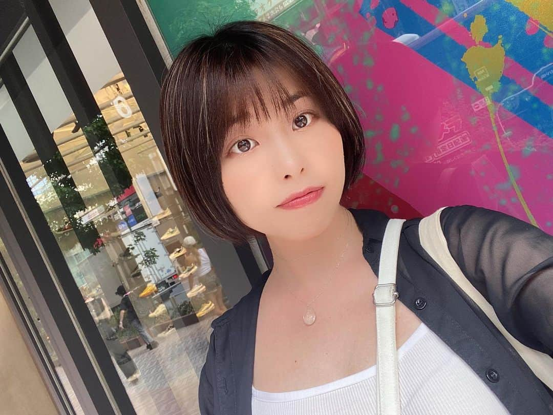 天音汐那さんのインスタグラム写真 - (天音汐那Instagram)「. 4年振り？に髪伸ばす計画中  役作りでばっさりショートにしたのがきっかけで、案外評判よかったからずっと短いの継続してたけど 一旦伸ばしてみよーう( ´˘` )  整えながら少しずつ… まぢで長い道のり😇 でも、短いと若く見えるよね  お楽しみに( ᷇ᵕ ᷆ )✨  #天音汐那 #せなぽよ #東京 #石川県 #小松市 #金沢 #金沢市 #kanazawa #instagood #followme #japan #japanes #좋아요 #일본 #셀스타그 #얼스타그램 #弾き語り #演奏 #concert #凱旋ライブ #ストリートライブ  #新宿 #赤坂 #六本木 #渋谷 #アニソン #アニソンシンガー」7月20日 3時08分 - senapoyochan