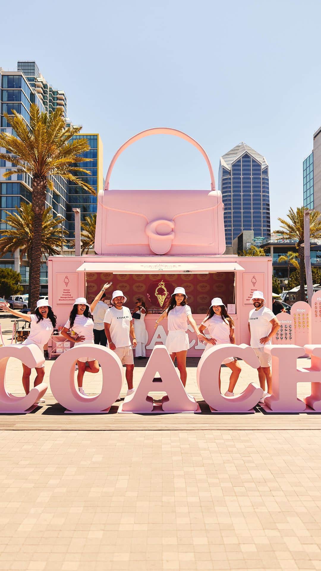 コーチのインスタグラム：「Tabby Tour tales cont’d. 🤗 Our traveling pop-up is still making its away across the US. 🍨 Join us: shop Tabby, enjoy a free ice cream and create a friendship bracelet with the @littlewordsproject. Next stops below. 👇  💓 July 21-23: Chicago, IL - Navy Pier  💓 August 5: New York, NY - Woodbury Commons   #TabbyBag #CoachNY」