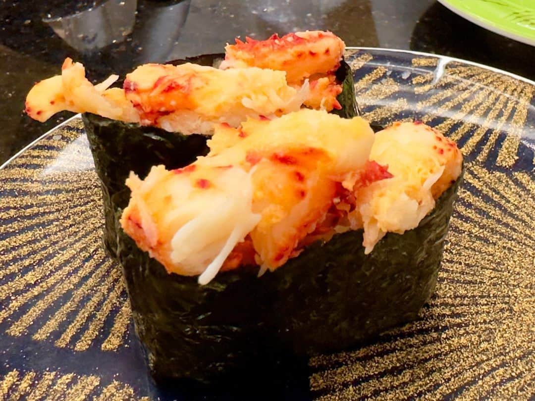 わっきーさんのインスタグラム写真 - (わっきーInstagram)「北海道三大回転寿司の一つ 「根室花まる」の根室本店に行ってきました。 看板ネタ"二階建て握り"は圧巻の食べ応え。あと根室といえば花咲蟹。 汁物は鮭の三平汁で決まり。 旨かったです！  #回転寿司 #根室花まる #根室花まる本店 #寿司 #鮨 #本マグロ #本鮪 #花咲蟹  #三平汁 #北海道グルメ #根室 #根室グルメ  #youtube  #わっきーtv」7月20日 8時30分 - makoto_ishiwaki