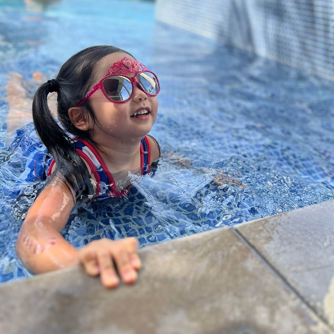 Trump Waikikiさんのインスタグラム写真 - (Trump WaikikiInstagram)「Summer days call for a swim in the infinity pool!   #TrumpWaikiki #TrumpKids」7月20日 3時21分 - trumpwaikiki