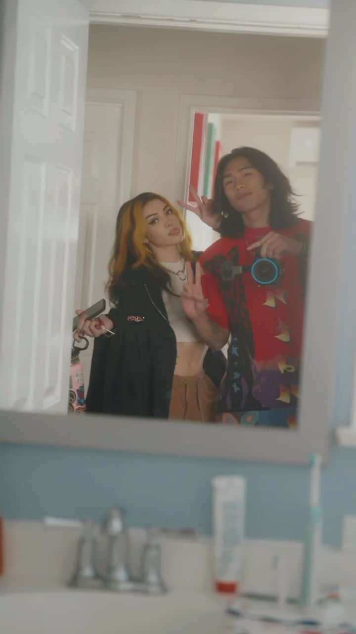 バレンティナ・アコスタ・ギラルドのインスタグラム：「444 protection 💖 This is giving me core memories vibes ✨」