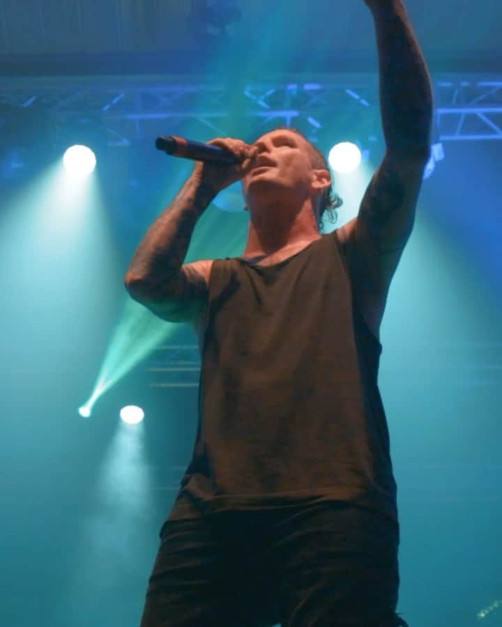 コリィ・テイラーのインスタグラム：「4 tickets for $80 All-In. Right now through August 1st. 👉 Get yours at coreytaylor.com/news」