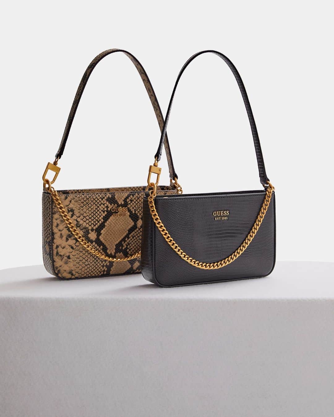 ゲスのインスタグラム：「Snakeskin or classic? #GUESSHandbags」