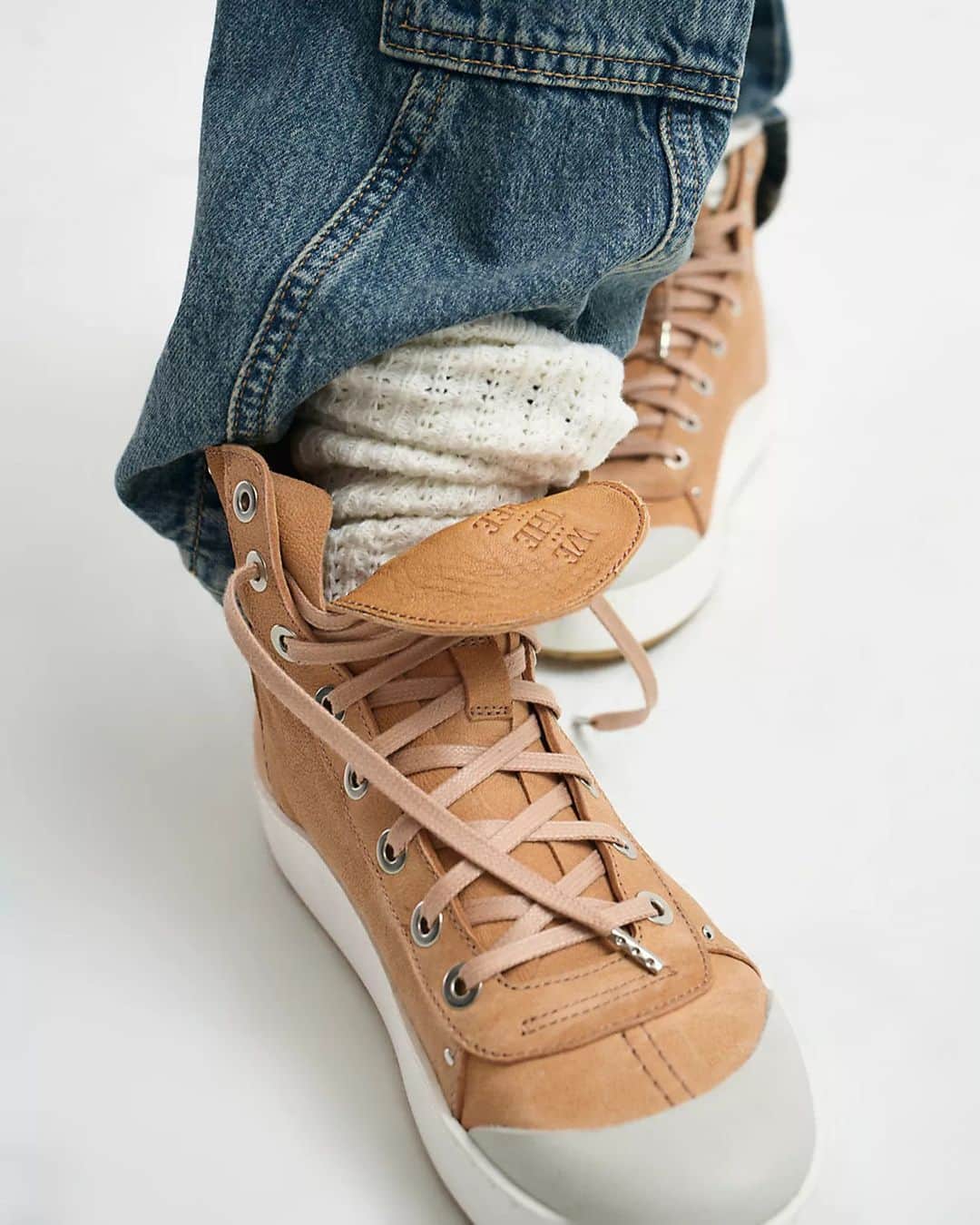 freepeopleのインスタグラム：「Effortless with your favorite jeans or toughened up under a romantic dress, this pair has endless ways to wear. Link in bio.」