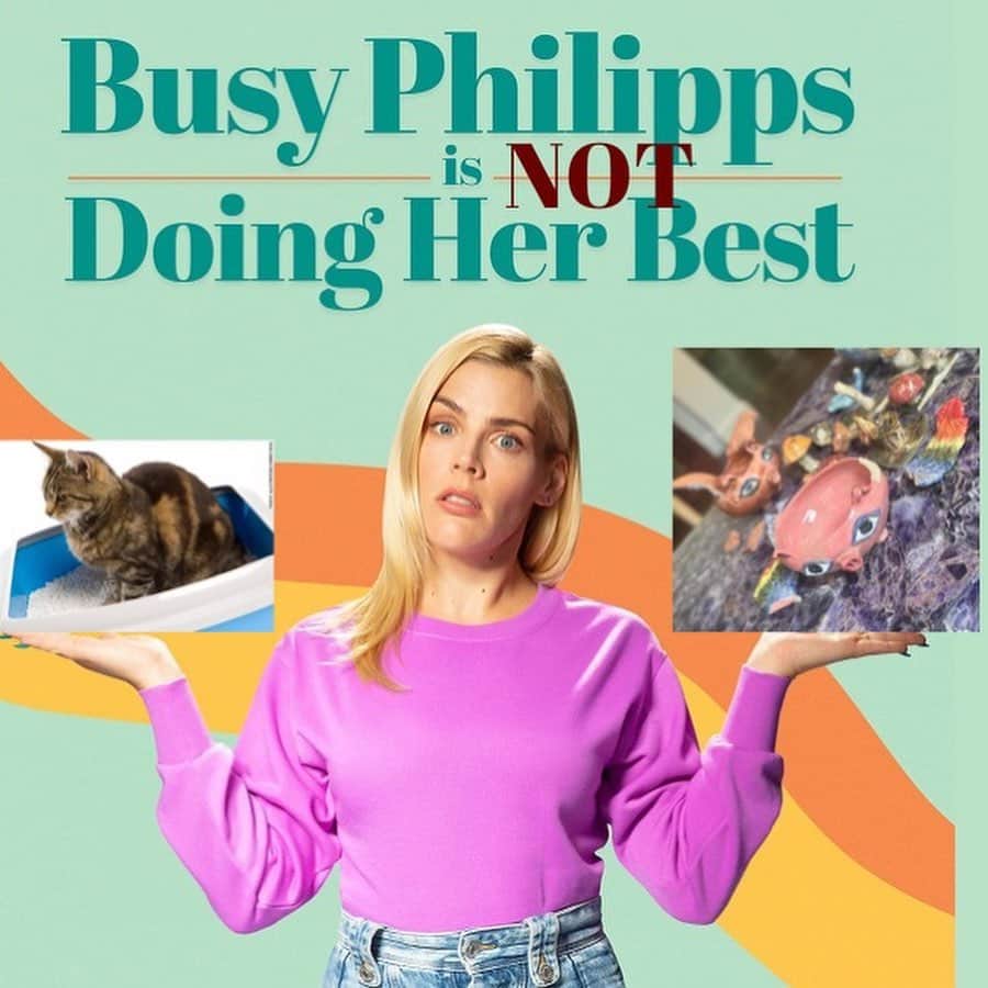 のインスタグラム：「⭐️STRIKEPODVIBES FT. SAMANTHA BEE!! 1. Between the strike, the dead animal(s?) in the walls, our cats rejecting their litter box and deciding BIRDIE’S ENTIRE ROOM WOULD BE THEIR NEW ONE, my tumbling to the ground and breaking my pots and my ego and injuring my bod - not to mention the myriad of actual travel delays, mishaps and changed plans i experienced - No!!! TURNS OUT, last week I WAS NOT, in fact, DOING MY BEST. WE DISCUSS IT ON THE POD (thank you @alanstarzinski for this edit that i didn’t ask for but made me lol) 🐽 ⭐️ 2. I’m a real Tubthumper 🤦‍♀️ 3. oh my god @realsambee is the GREATEST OF ALL TIME - not to mention a wonderful guest who had lots to say about lots of things- none of which had to do with anything that’s not to be discussed at this time because of the strike! Also, i do feel she is a real kindred spirit and i hope she’s ok that i have decided that we’re going to be friends now. LISTEN TO HER PODCAST 🐝 4. AS SHE PROMISED- here is the box on her head. 📦 5. and the box now waiting for recycling 📦  6. guys- you have to listen to the pod to know why i’m posting this. i debated not but our listeners deserve the visual 🤦‍♀️ 7. this is the article. ⭐️ 8. me on another very delayed plane! 😵‍💫 9. as discussed, actor @thejudgegunn breaking it TF down⭐️  10. here’s the @alexsaks post i read on the pod.⭐️ PER USUAL- thank you for listening, sharing, downloading, posting and also using our codes with our advertisers! it all means so much to us and we genuinely appreciate your support and love. Please check out Sam’s podcast Choice Words too!  #doingmybest #travel #podcast #falling #pottery #strike #hashtag #chumbawumba」