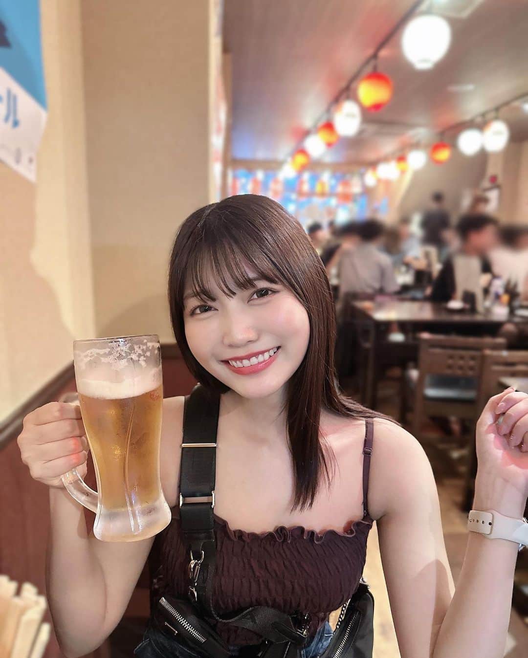 松下玲緒菜のインスタグラム：「. 暑すぎてこの格好でビール飲んでたらいろんな人に見られた😐🥽」
