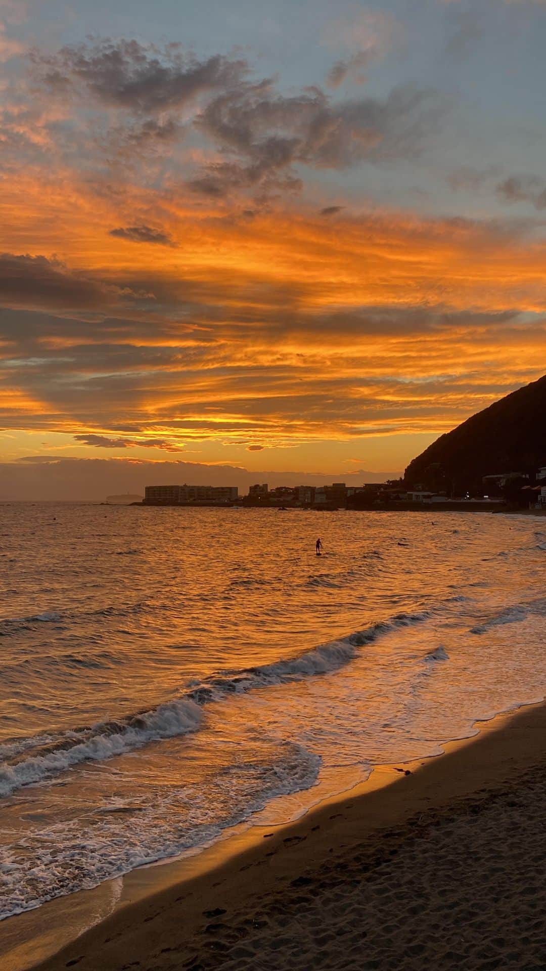 Kamada Sakurakoのインスタグラム：「sunset time   by @sailhus   2023.7.1〜8.31」