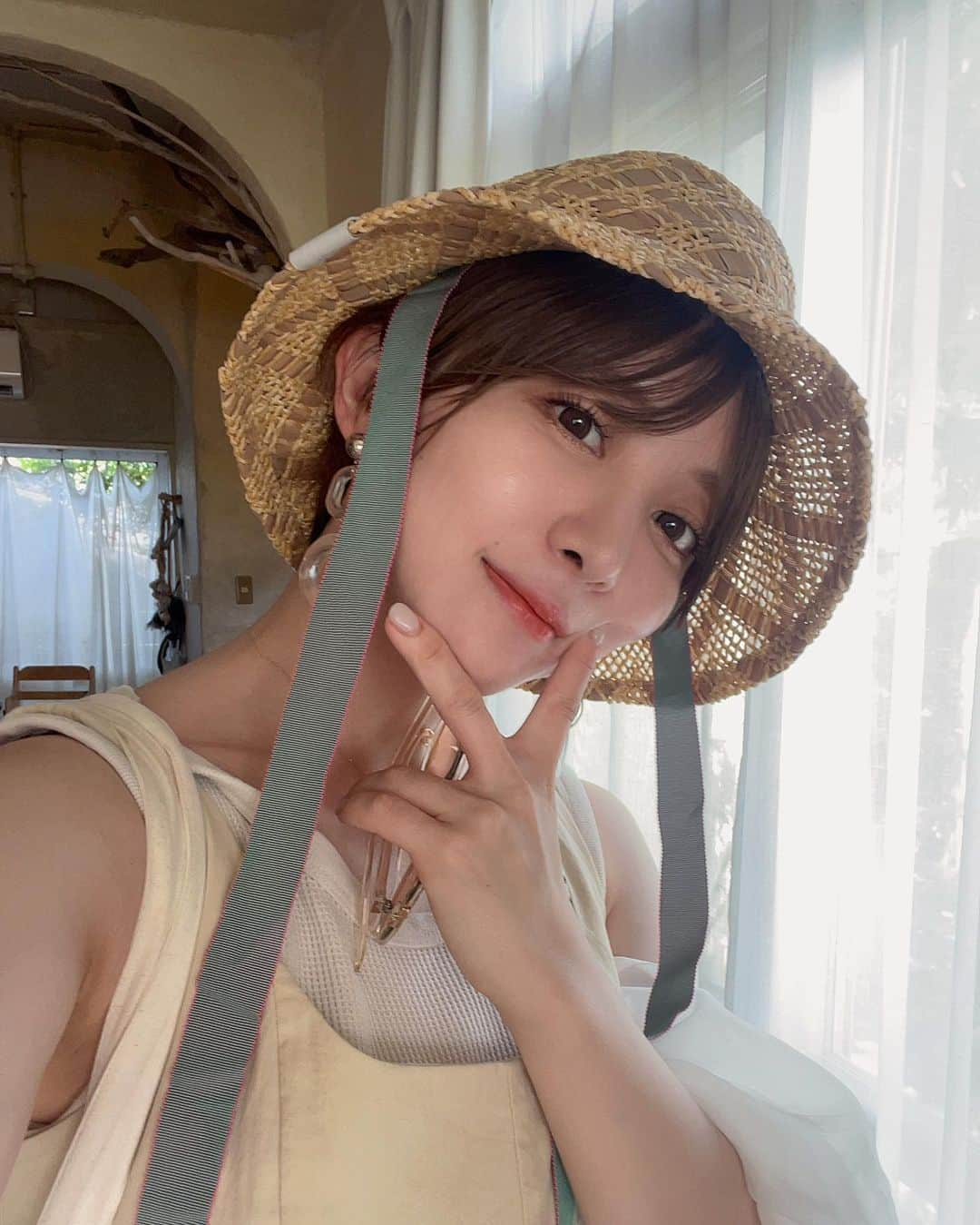 ゆ い りさんのインスタグラム写真 - (ゆ い りInstagram)「沖縄旅行 🌺🏝️ 普段見ることのない絶景に、気の合う仲間たちとの楽しい時間で、リフレッシュできました ◌︎  6月の後半がちょうど梅雨明けのタイミングで、天気が最高でした✨ 特に古宇利島の海が本当にきれいだったから、沖縄行く人はぜひドライブに行ってみて〜 🏝️  黄緑の水着は @mystic_pr だよ〜🚿 ストーリーズに載せたら反応すごかった！かわいいよねこれ👙♡♡  3，4枚目は @panzaokinawa のジップライン😹 絶景で最高やった、ドローンの映像めっちゃ面白いけど😹🏝️✨✨  泊まったところは宮城島ってところにあるヴィラで、ジャグジーがついてたよ🛁♡  #沖縄 #沖縄旅行 #古宇利島」7月19日 20時40分 - pamyuiri