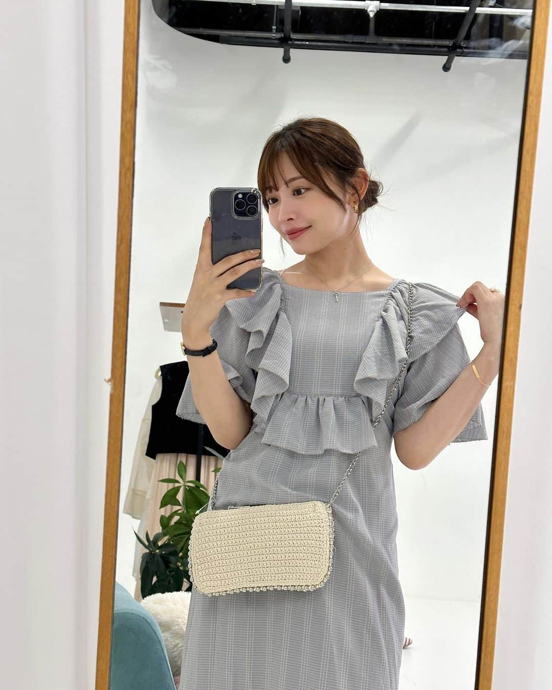 高木由梨奈のインスタグラム：「夏のLOOKBOOKはワンピース多め👗💭 ８月でbloome3周年ということもあってここから８月末まで特にYouTubeたくさん更新するから見てほしい〜🩵！  🏷️ ワンピース @lilambition_official  バッグ @zara   #骨格ストレート #骨スト #夏コーデ #ワンピースコーデ #今日のコーデ」