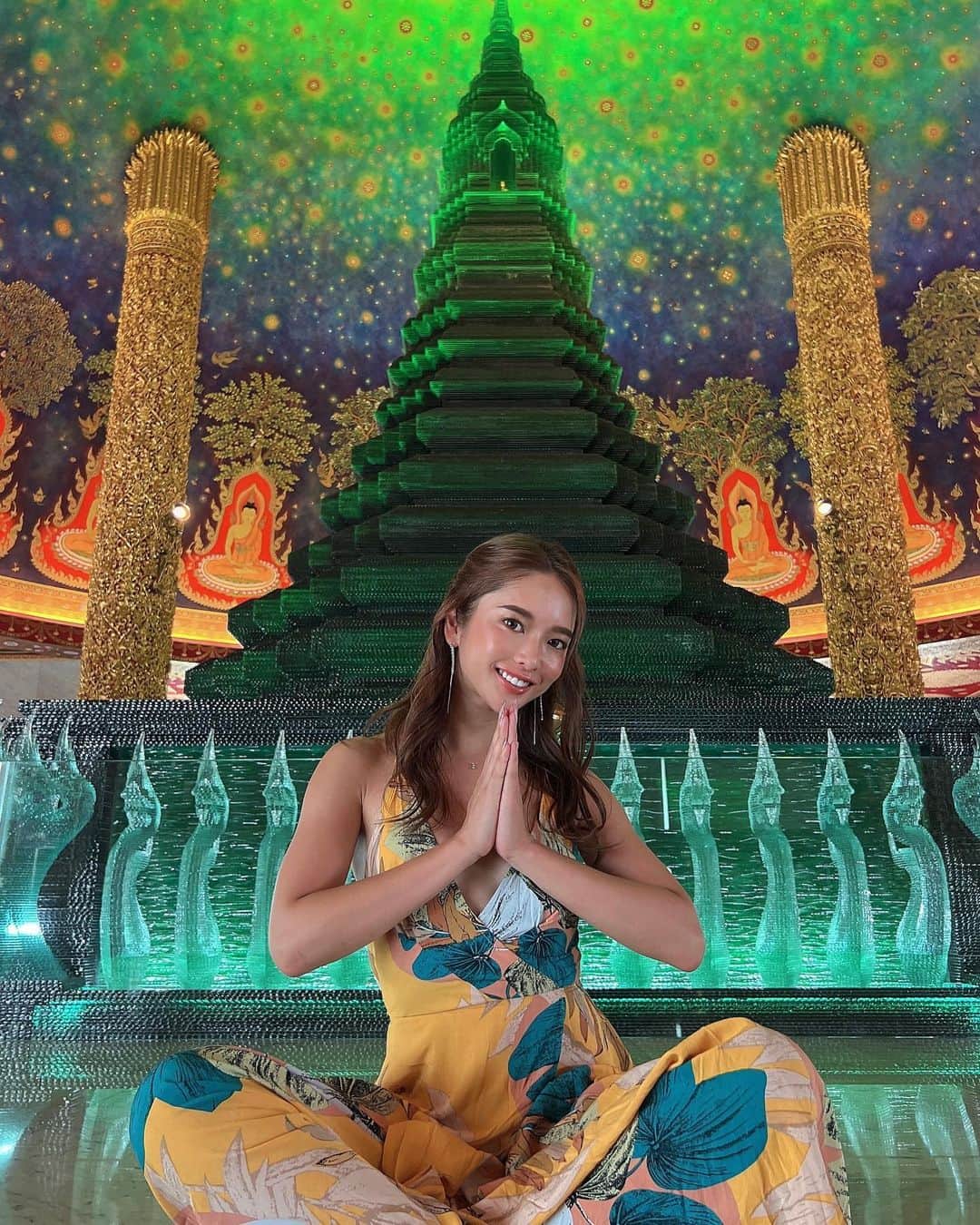 宇都宮茜のインスタグラム：「コップンカー🛕🇹🇭🩷  はじめてのタイは最高に楽しかった！ 料理もロケーションも💯👌🏽👏🏾  ごはんが美味しすぎてまだタイ料理食べたい🤤  .  .  .  .  .  .  .  .  .  .  .  .  .  .  .  .  .  .  .  .  .  .  .  .  .  .  .  #バンコク#ワットパークナム#ワットパクナム#タイ#バンコク旅行#バンコク観光#タイ旅行#タイ観光#寺院#寺院巡り#お寺#お寺巡り#南国旅行#南国#リゾート#リゾート旅行#南国コーデ#リゾートコーデ#バンコクおすすめ#水着女子#ビキニ女子」