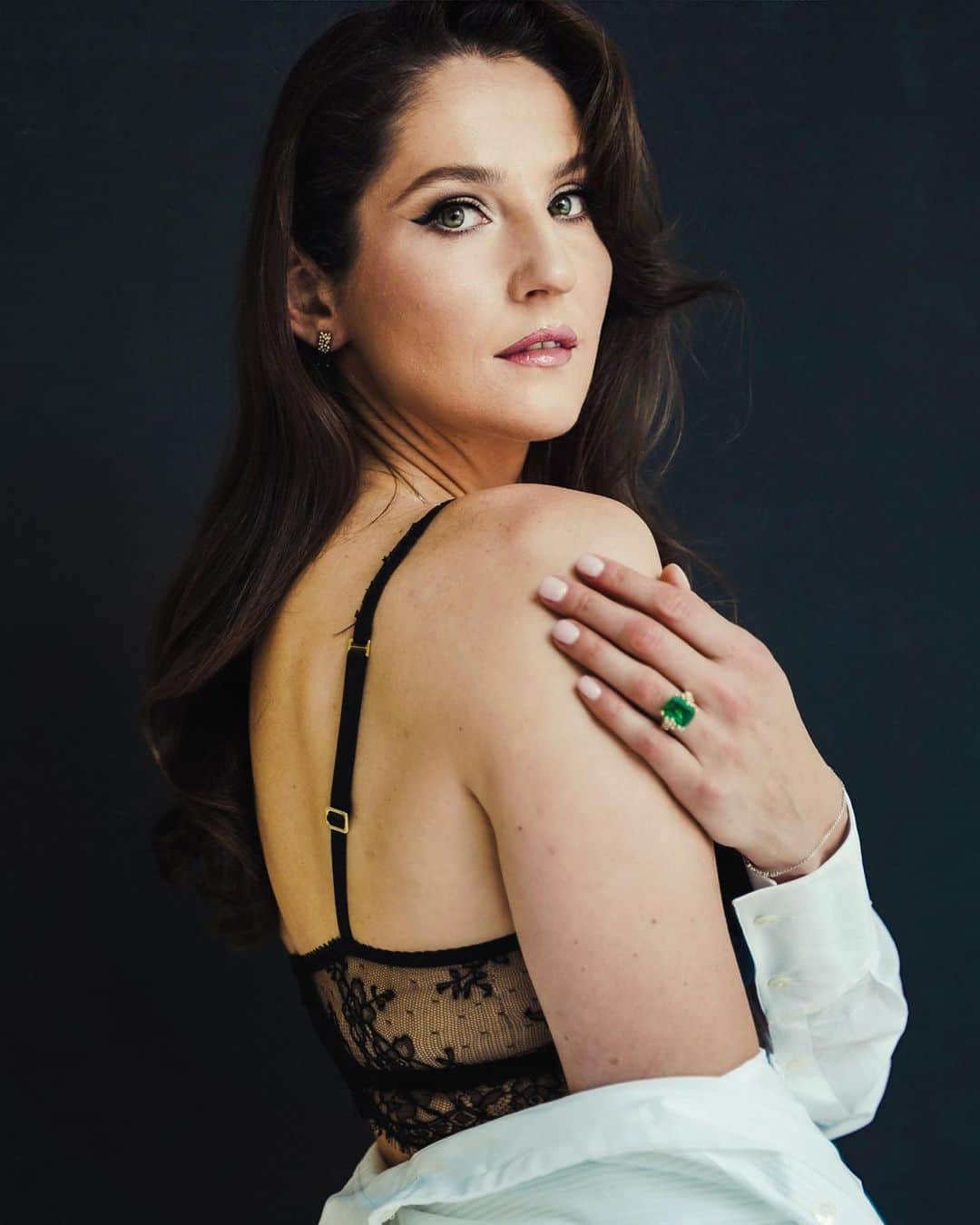 タチアナ・コシェレワのインスタグラム：「Черный 🖤 зеленый💚」