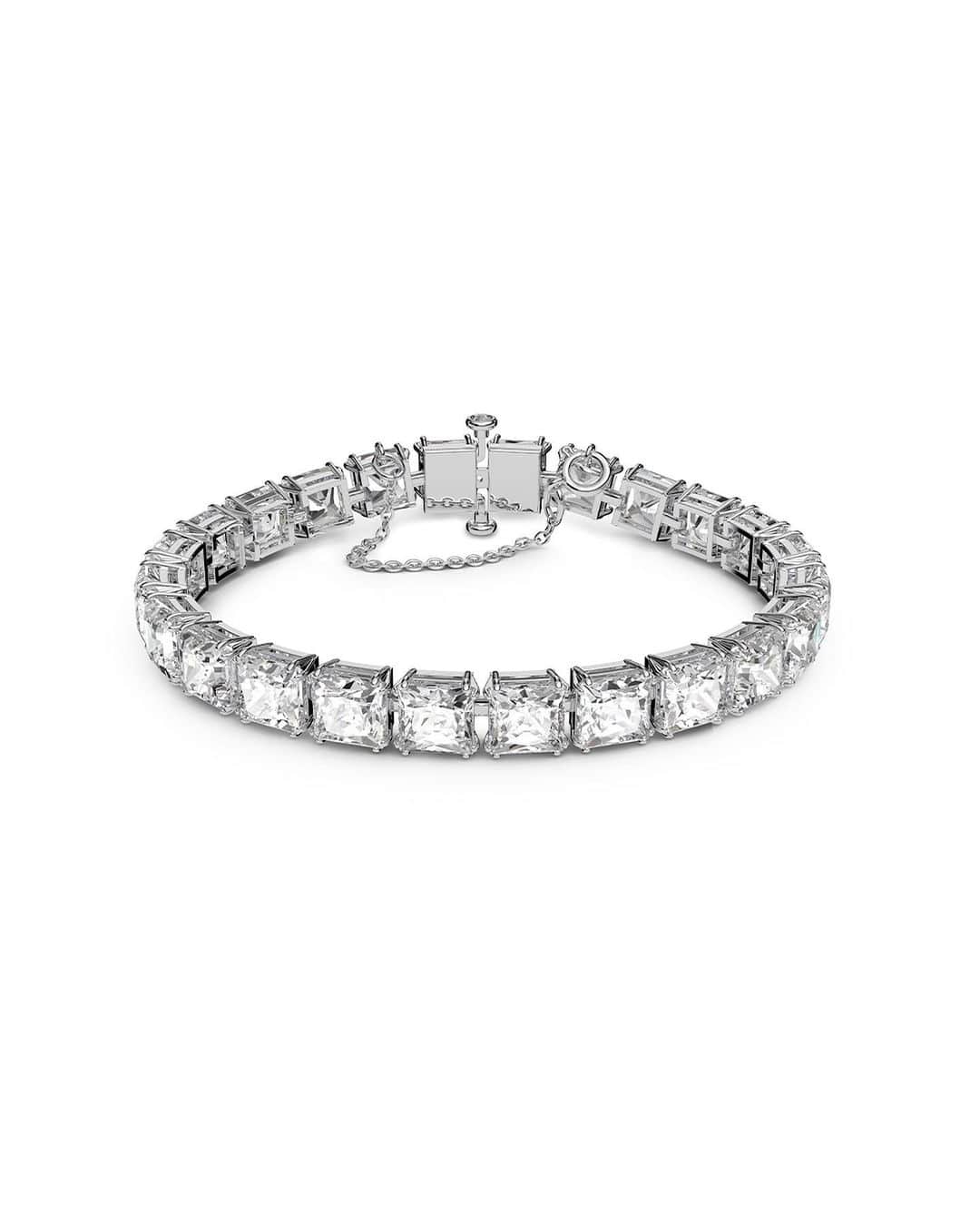 SWAROVSKIさんのインスタグラム写真 - (SWAROVSKIInstagram)「Layer shimmering bracelets to shine a light on the iconic octagon-cut watch.  #CrystalMetamorphosis  #Swarovski」7月19日 19時18分 - swarovski