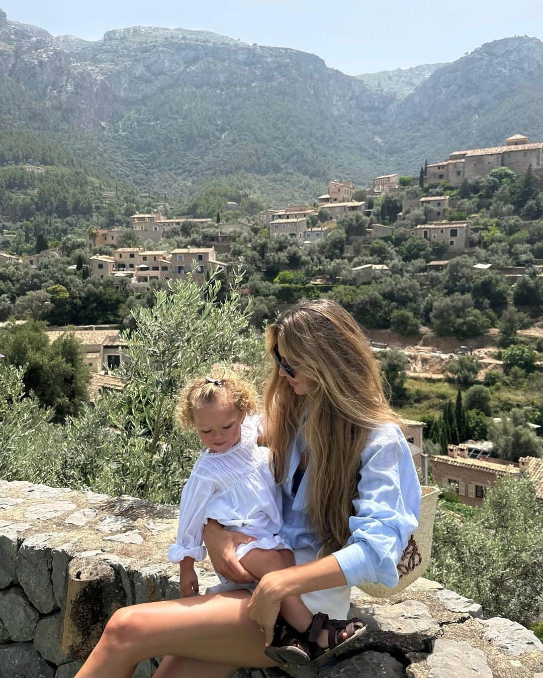 Mathilde Goehlerのインスタグラム：「LOVE ♥️♥️♥️」