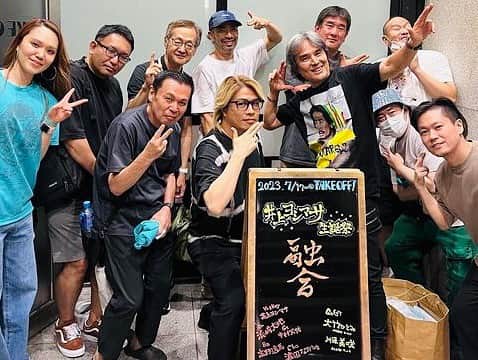 井上ヨシマサのインスタグラム：「皆んな長い付き合い😆 #ヨシマサ生誕祭2023  #music #live #family #friends」