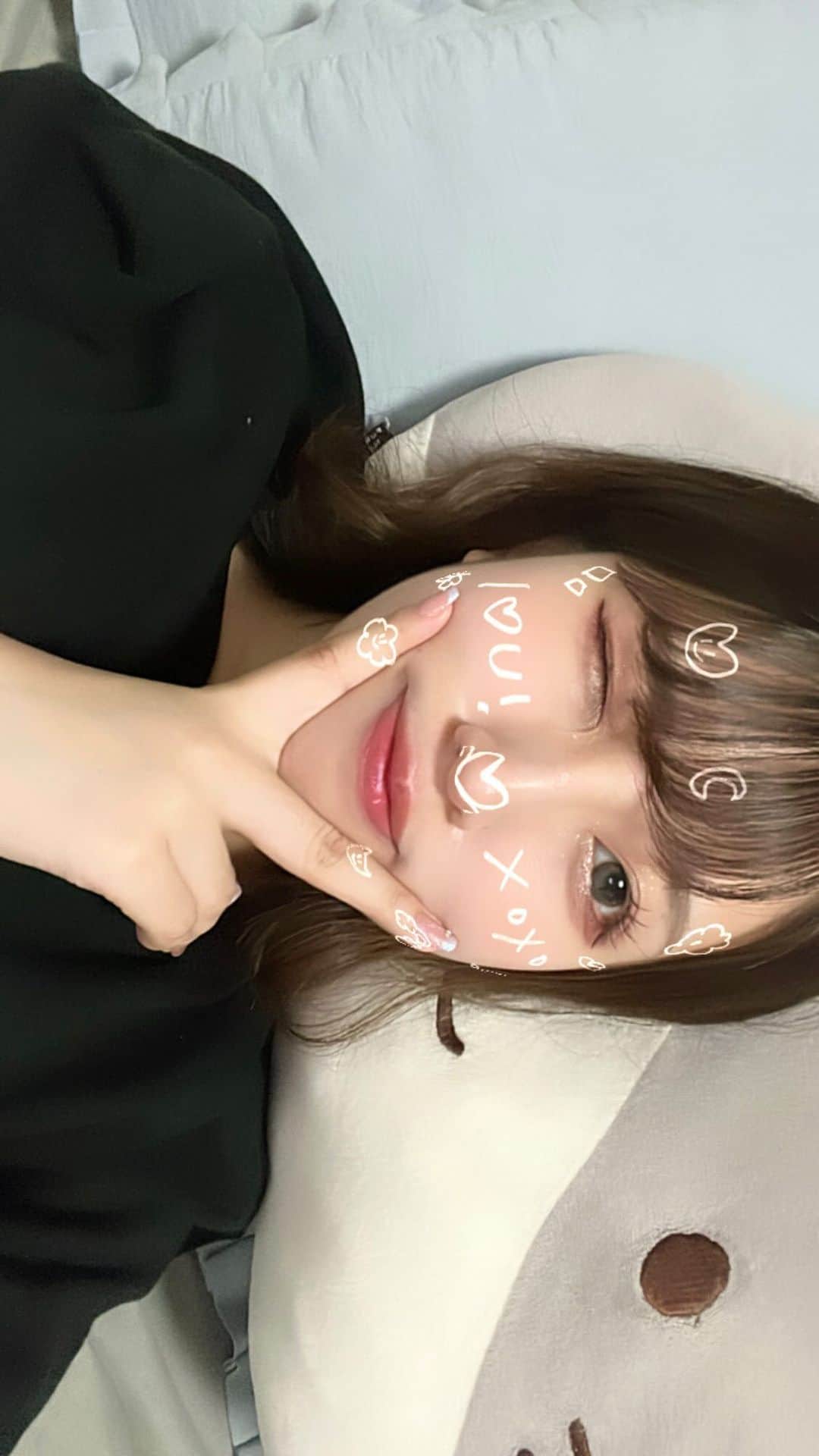 郷杏樹のインスタグラム：「カラコン買おうと思ってるんですけど、おすすめありますか！？！それか、「このカラコンの付けた感じ知りたい」とかありますか？！？買おうと思ってるサイトにあったら買います🩵　#カラコン」