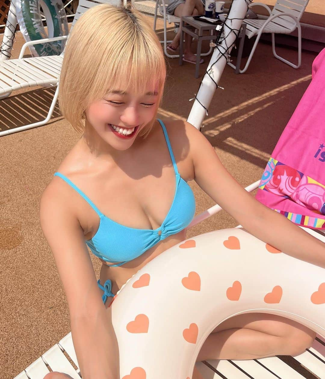 ラムさんのインスタグラム写真 - (ラムInstagram)「2023ねん初プール🏊💭💕 こんがり日焼けしちゃったなー 今年は何回プール行けるかなー🤭 . . .   #burlesquetokyo #バーレスク東京  #六本木 #showgirl #showdancer  #blackflow #ちびっこギャング #よみうりランドプール #プール #プール開き #夏 #ギャル  #롯폰기 #바레스크도쿄 #일본 #도쿄」7月19日 19時37分 - lam_burlesque_