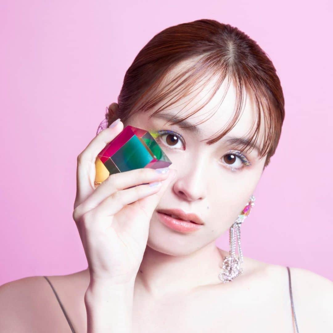 脇田もなりのインスタグラム：「new✨🌈🌏  📷@yusuke_yoshinaga  💄 @ryoka_yamatomato  @risa_tmt___   #photo #📷 #momariwakita」