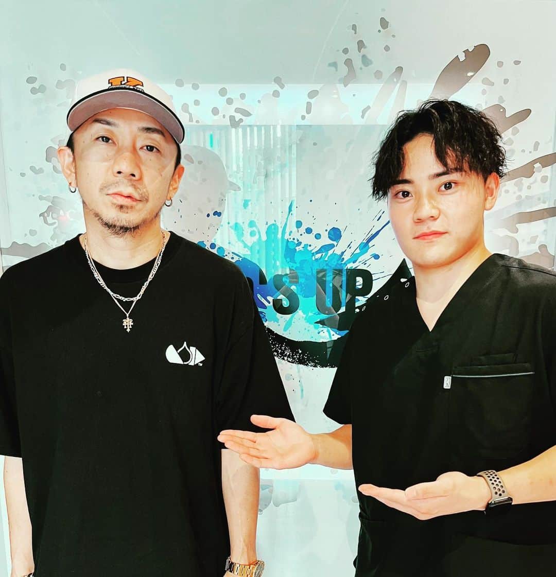 T$UYO$HIのインスタグラム：「. 今日は眉毛のアートメイク初挑戦 昔抜いて生えなくなっちゃったとことか まばらなとことかあったから やってみたけどいい感じ！  店内でかかってた カッコいい曲にも出会えてそれもナイス！ 洋楽大好きなスタッフのプレイリストだった そういう時すぐこの曲誰？ って聴いちゃう俺です @yukickk ありがとー！！」