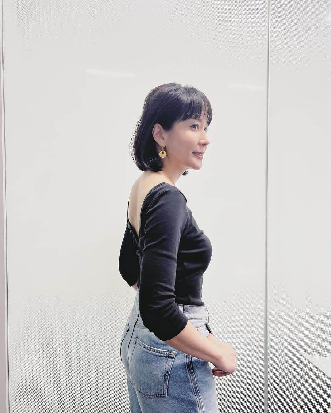 のインスタグラム：「こんばんは。  今日が何曜日かの感覚がない日。  ずっと先だと思ってた仕事やら予定がすぐ近くにあると気付き、焦る日。  私服でお仕事してきました。 それはそれで妙に落ち着く。  今夜のパスタは慌てて作ったから見た目イマイチ。味はいいんだけど。ごめん。  デザートにがりがりくん食べよ。  調子の悪い洗濯機。騙し騙し使っていたけれど、限界かも。  とりとめのない文章にお付き合い頂きありがたいございます。  #そんな１日 #みなさんの１日は？ #あーだこーだ #内田恭子  #kyokouchida」