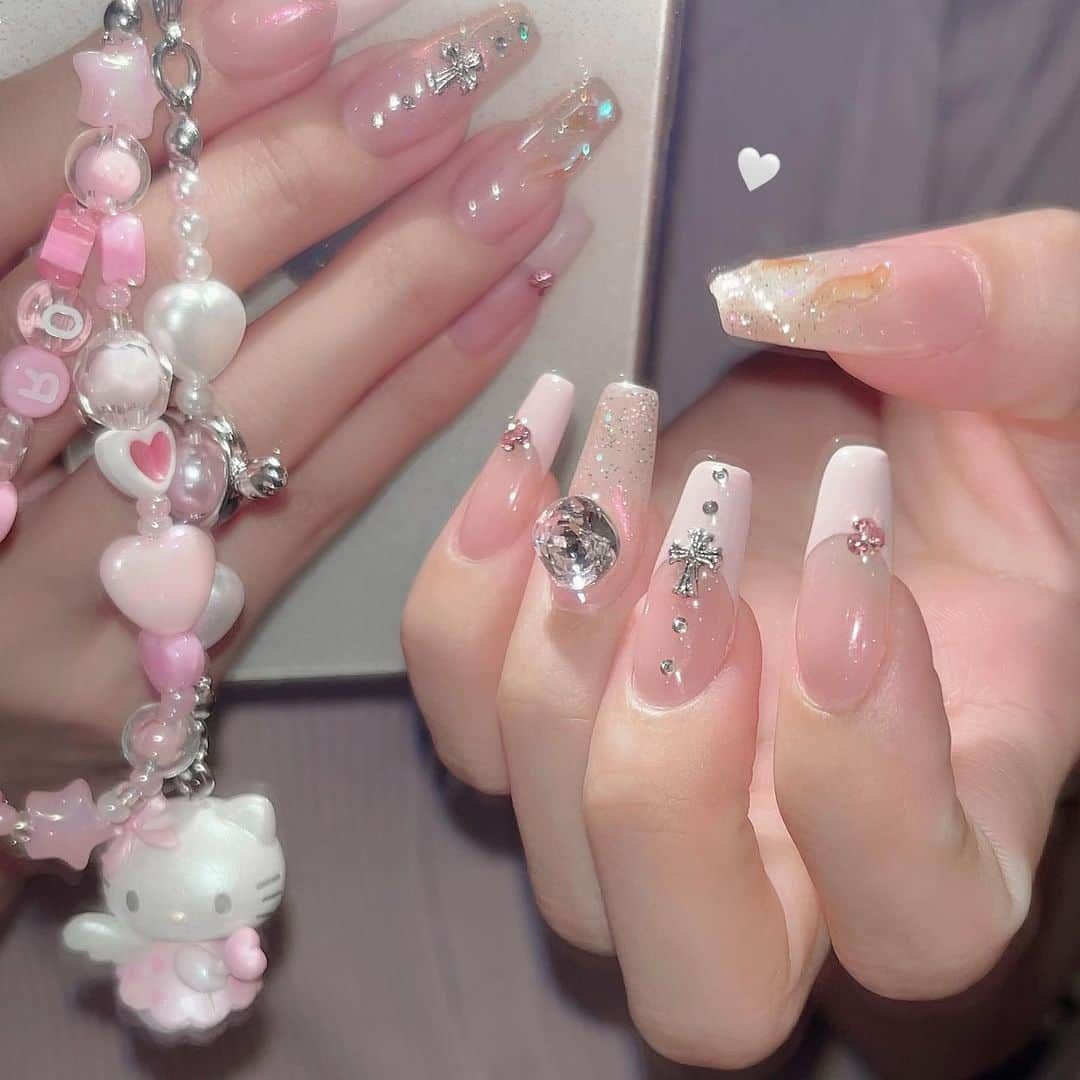 ayaさんのインスタグラム写真 - (ayaInstagram)「🩶🩰🐩⛓️  7月ネイル🫙🤍 🤍@nail__yu.ki 🤍  ネイルに合わせて スマホケースも変えた💡  ビーズキーホルダー はじめて作ってみたけど センス無しで絶望シタ ^_^  でもネイルがかわいいので 補ってくれてる🎀  #nail #nailart #봄네일#봄네일아트 #네일 #네일스타그램 #넬스타그램#화려한네일 #스와로브스키네일 #ネイル #ネイルデザイン #ネイルアート #ネイルアートデザイン #ねいる #ねいるあーと #ビジューネイル #韓国ネイル #ワンホンネイル #美甲 #渋谷ネイルサロン #原宿ネイルサロン #フレンチネイル #トレンドネイル #ジェルネイルデザイン #グラデネイル #グリッターネイル #ピンクネイル #フレンチネイル #ビーズストラップ #ビーズキーホルダー」7月19日 19時46分 - xxayapink