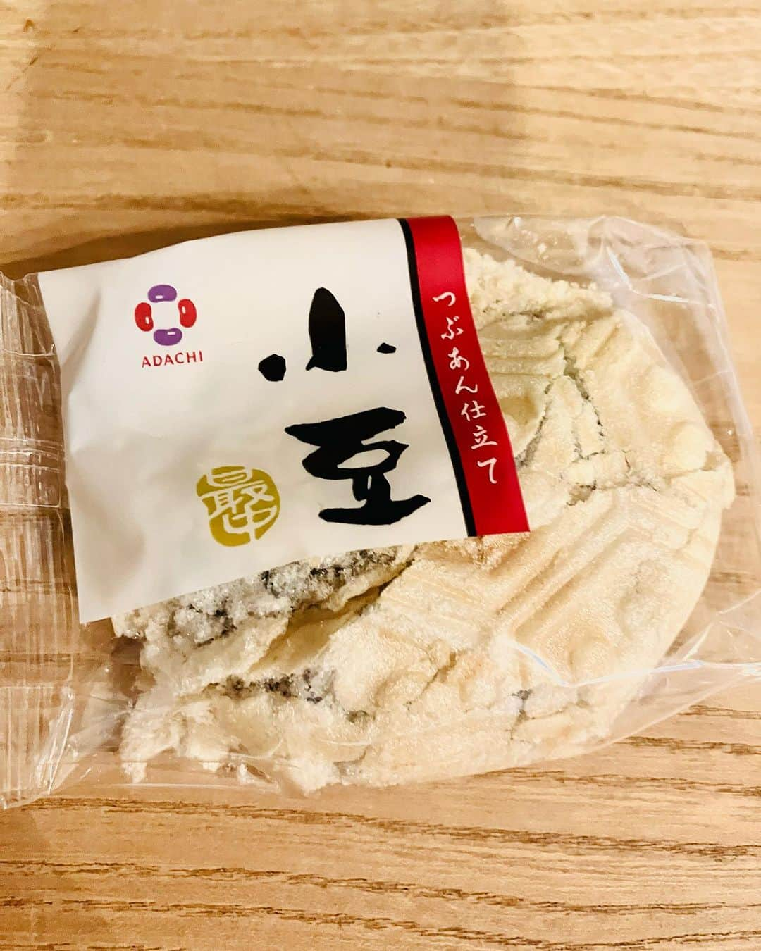 ゆきのさつきのインスタグラム：「食後の楽しみに買ったのに…。 買い物袋の中で何があった！？ (´༎ຶོρ༎ຶོ`)」