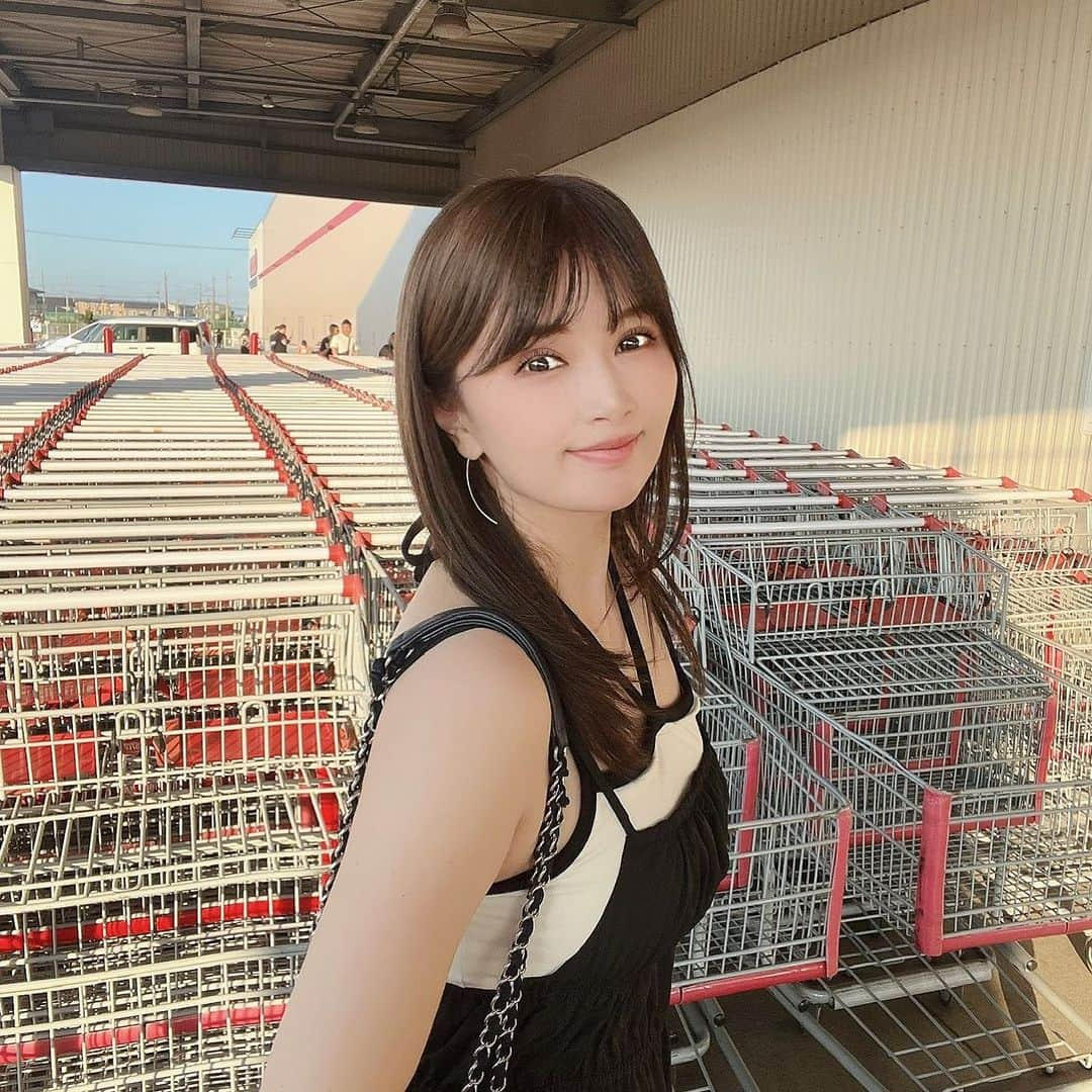 れなのインスタグラム：「久しぶりのコストコ🛒  ・ ・ ・ ・ ・ #アラフィフ #アラフォー #アラサー #アラフォーコーデ #アラサーコーデ #お買い物 #アウトレット #夏コーデ #梅雨明け #ワンピース」