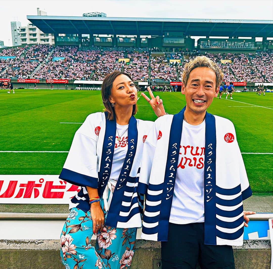 田中美里さんのインスタグラム写真 - (田中美里Instagram)「今週からはいよいよPNC。 (パシフィックネーションズカップ)  どの試合もキャップ対象になり、本格的に 「日本代表2023」がベールを脱ぐ事になるわけです。  日々のキツいなんてもんじゃない厳しい練習の様子は、 SNSでチェックしてるけれども、 ここからまたメンバーが絞られるって… 本当に…なんていう世界線に生きてるんだ… 尊敬でしかない。し、みんなすごい。 もう既に、すごいです。  私自身もなんだか、ワクワクとだけではいかない タイミングになってきました。 まぁいつかは来ると思ってましたが😂 「楽しみ」というだけでは言い表せない感情、 間も無く7月も終わりに近づいてきた今、、  段々と、不安や緊張や、どこまでできるのかな… みたいな気持ちが、毎晩襲いかかってきております😅 きっと楽しいと思うのは終わってからで、 必死なW杯期間になると思います。 4年前のがむしゃらな日々とはまたぜんっぜん違う場所で、 ぜんっぜん違う気持ちで、過ごすのだろうなぁ。  でも、変わらない興奮や感動は必ずそこにある。  どんな旅になるのか…予測不可能すぎて 正直とってもナーバスになってます😂 そんな気持ちもなかなか経験できない事なので、 噛み締めているんですけれどもね😊👍大切にしたい。  みなさま、どうか力を貸してくださいね🙇‍♀️♥️ ツアーに参加される方！心揺れる旅にしましょう✈️🧳 ちなみにまだ、間に合いますよ、申し込み！！笑  一緒に。日本代表と共に。世界と共に。 喜怒哀楽ぜんっぶ恐れる事なく感じていくしかない。  Go With The Brave.」7月19日 19時57分 - chanmm1012