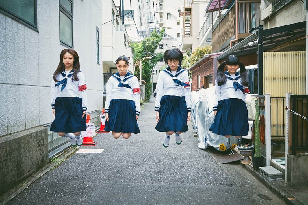 のインスタグラム：「結成八周年。#新しい学校のリーダーズ  個性や自由ではみ出して八年。  我々青春日本代表は、日本各地🇯🇵世界各国へ🌍 もっともっと、はみ出していきます‼️ 四人から無限大に溢れ出る、青春果汁100%ジュース、皆様、これからも、飲み干してください。  July 19th!  TODAY is Our 8th anniversary day!🏫❤️‍🔥  From now on, we will continue to be powerful and go out to various parts of Japan and countries around the world!!️ Thank you for always enjoying us and supporting us. LET'S GO ANYWHERE!!! #atarashiigakko」