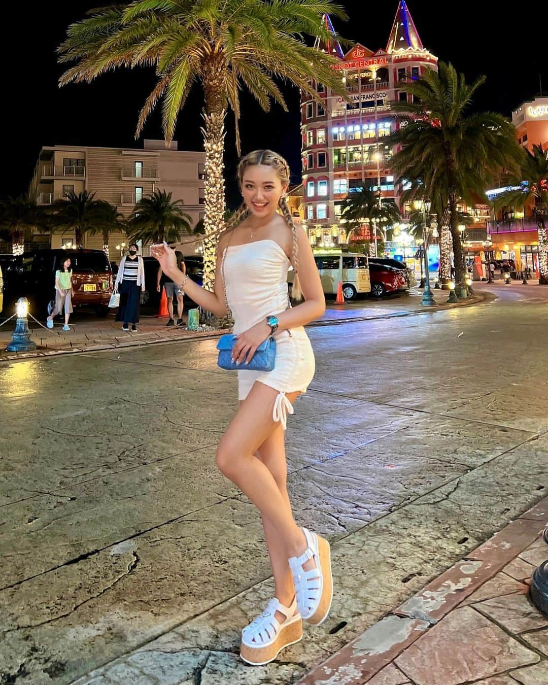 中村りおんのインスタグラム：「夜のアメリカンビレッジ綺麗ですきっー🌴✨ 久しぶりの全身コーデ❤︎ 洋服はSHEINだよ🧏🏼‍♀️ お気に入りのPRADAのサンダルやっとおろした👡 ・ ・ #nuts #fashionista#followme#l4l #instagood#fashion#style #streetstyle #gal#likeit#liketime#model#ootd #셀카 #셀스타그램 #アメリカンビレッジ #沖縄 #那覇 #shein #prada」