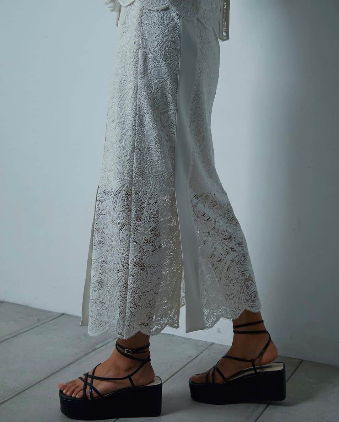 ルシェルブルーさんのインスタグラム写真 - (ルシェルブルーInstagram)「New Arrival >>>IN STORE NOW . . ☑︎ Paisley Lace Shirt ¥23,000+tax (Color: Black, White)  ☑︎ Paisley Lace Skirt ¥26,000+tax (Color: Black, White)  #lecielbleu #ルシェルブルー　#aw23 #fashion  #styling #paisley #lace #shirt #skirt #setup」7月19日 20時00分 - lecielbleu_official