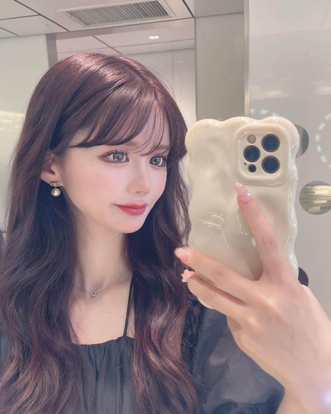 のインスタグラム：「そう言えば載せるの忘れてたNew color🤍 赤入れてもらった🍒🫶🏻 久しぶりに違う髪色できてるんるん🎶 ㅤㅤㅤㅤㅤㅤㅤㅤㅤㅤㅤㅤㅤ」