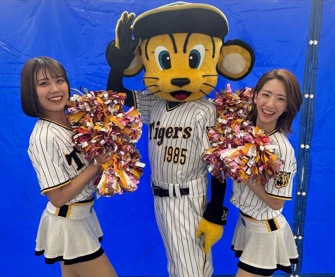 阪神タイガースさんのインスタグラム写真 - (阪神タイガースInstagram)「トラッキーとTigersGirlsのAyaka、Nonoaのふたりもオールスターを盛り上げにきてくれています！ #マイナビオールスターゲーム2023 #トラッキー #TigersGirls #ayaka #nonoa #阪神タイガース #ARE」7月19日 20時04分 - hanshintigers_official