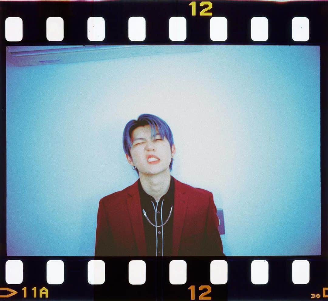 若井滉斗のインスタグラム：「😬」