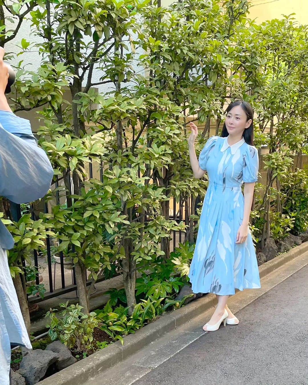 杉原杏璃のインスタグラム：「WEBマガジン【ソナミラ】インタビュー  プルデンシャルグループWEBマガジン 「ソナミラ」にて  投資に関するインタビュー記事を掲載して頂いています💞  　7/18公開 (前編) ⬇︎⬇︎ https://www.sona-mira.co.jp/articles/life-design/2023/04/okanehen-sugihara01.html?cid_in=sns_plannning_sa_fp  本日　7/19公開 (後編) ⬇︎⬇︎ https://www.sona-mira.co.jp/articles/life-design/2023/04/okanehen-sugihara02.html?cid_in=sns_plannning_sa_lp  是非読んでみてください✨  #杉原杏璃 #sugiharaanri #anrisugihara #Japanese#girl #グラビア#グラドル#glamor#gravure#hot#asian #資産運用 #株式投資 #ソナミラ #WEBマガジン #インタビュー」
