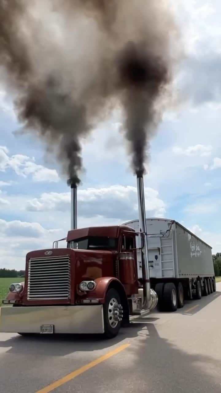 Truck Hubのインスタグラム：「One mean Pete. Sliding it like it’s nothing 😳 @markfreeman408」