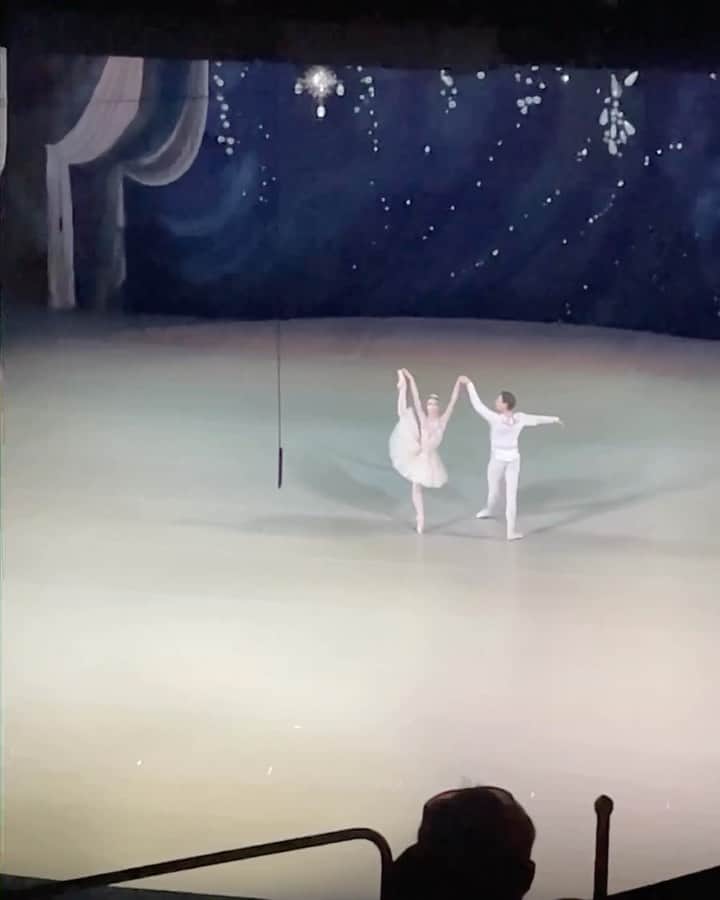 マリア・コーレワのインスタグラム：「18.07.23 DIAMONDS 💎  The atmosphere of our show with the wonderful @timur.askerov 🤍 Thanks for the video to @madam.adelaida  and for the photo - @silaavvakum and Yana 🙏🏻  18.07.23 БРИЛЛИАНТЫ 💎 Атмосфера нашего спектакля с великолепным @timur.askerov 🤍 За видео спасибо @madam.adelaida , а за фото - @silaavvakum и Яне 🙏🏻」