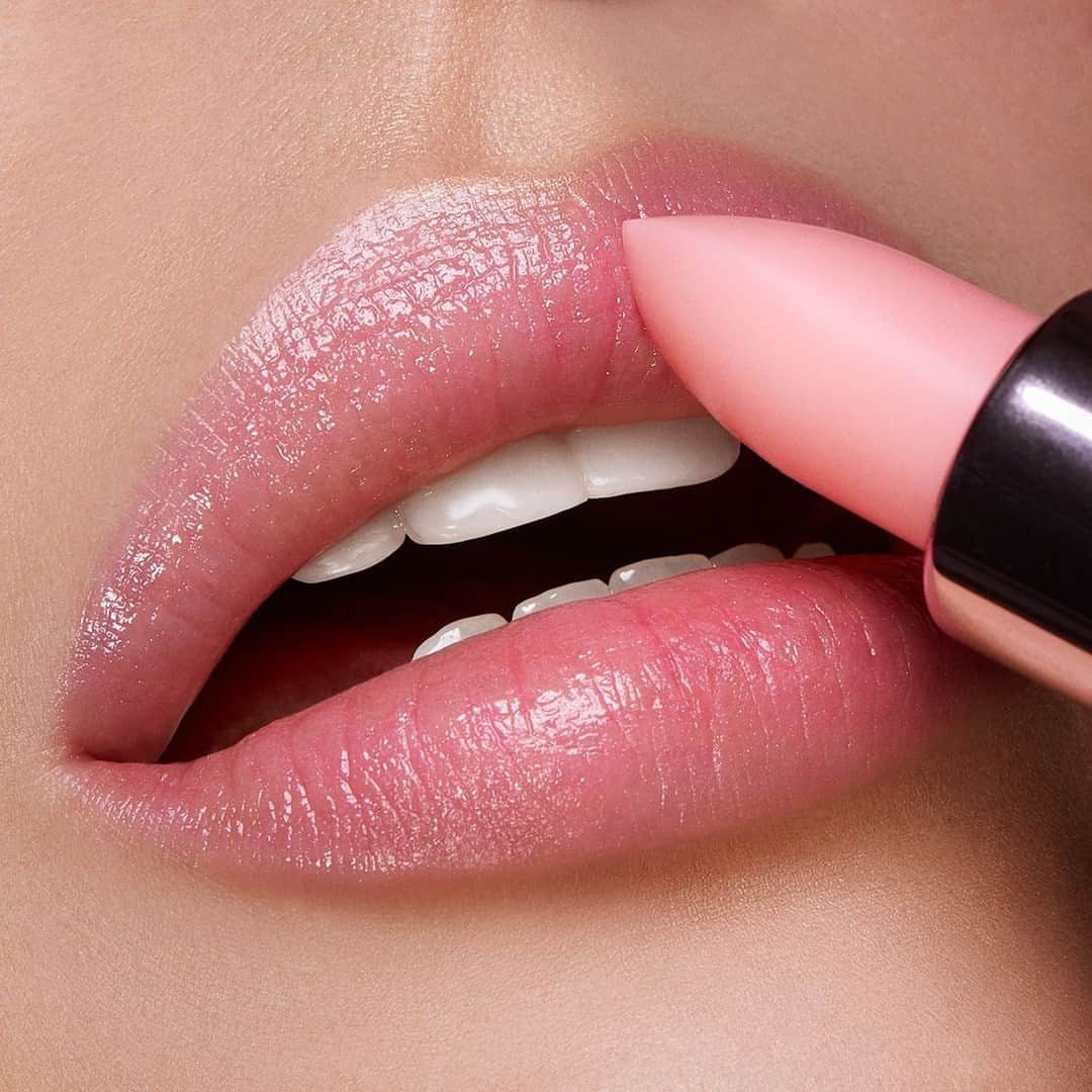 KIKO MILANOさんのインスタグラム写真 - (KIKO MILANOInstagram)「Our Ph Glow Lipstick reacts with your skin’s pH levels, creating the perfect shade of pink for you! 💖 Grab it now and experience its comfy texture for yourself!⁣」7月19日 20時20分 - kikomilano