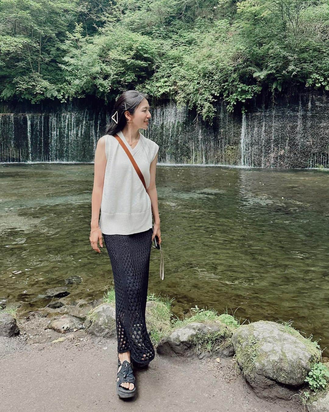 淡輪優希のインスタグラム：「僕たちの夏休み👒  #軽井沢 #白糸の滝着く直前で爆睡 #そんなもんですよね #涼しいところでボーッとする #最高の夏休み  夏休みなので(？)当日頂いた分のコメントは全てお返しします🫶」