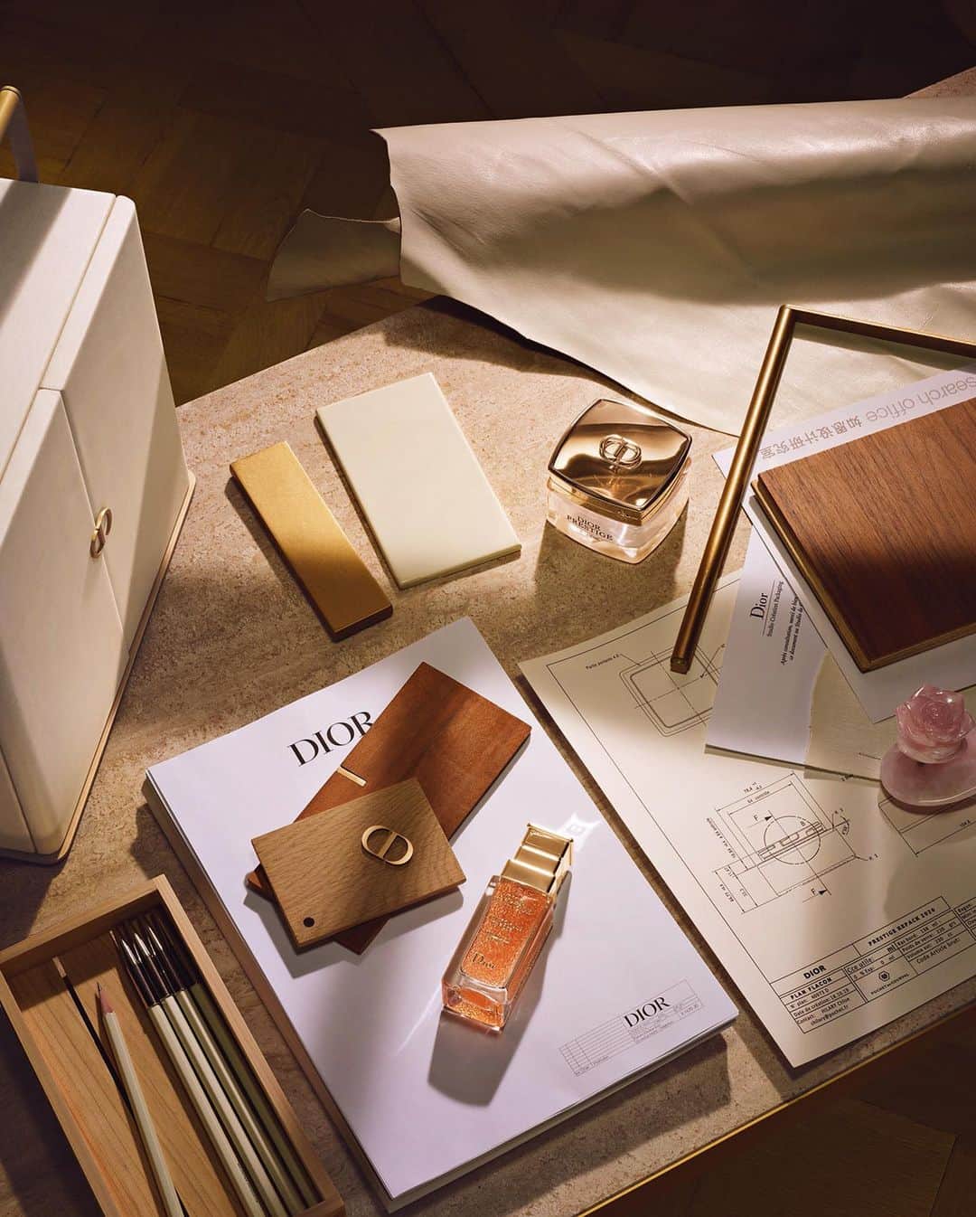 LVMHのインスタグラム：「In collaboration with the prestigious Chinese design house Neri&Hu, @diorbeauty has created Le Cabinet Extraordinaire, an exceptional object of skincare that builds a deep bond between the art de vivre of the past and the present, the traditional secrets of youth and a modern vision of beauty.   #LVMH #DiorBeauty」