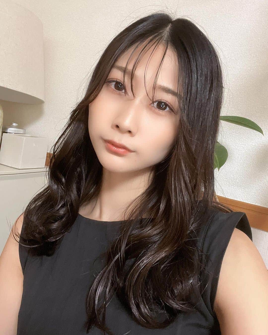 塩野響子のインスタグラム：「⠀久々に髪巻いた🧏🏻‍♀️💙」